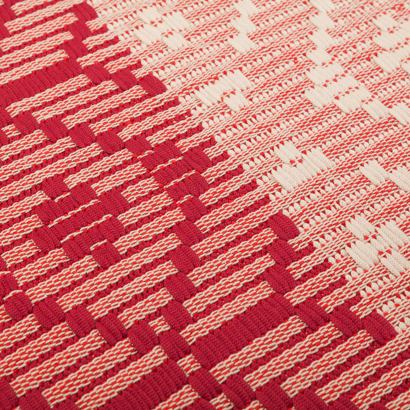 piros fehér geometrikus mintájú szőnyeg