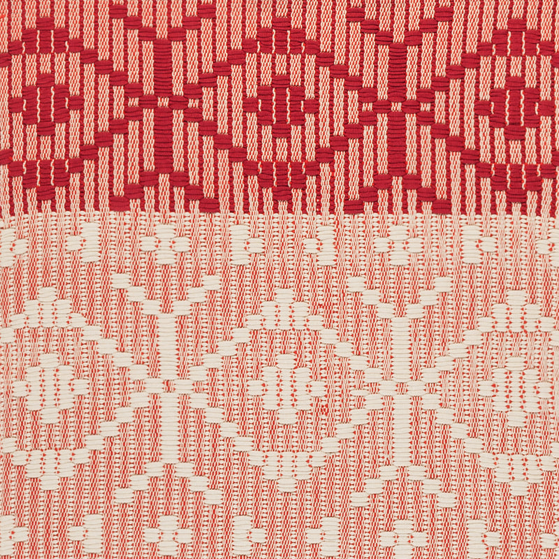 geometrikus mintájú szőnyeg fehér kék piros színben