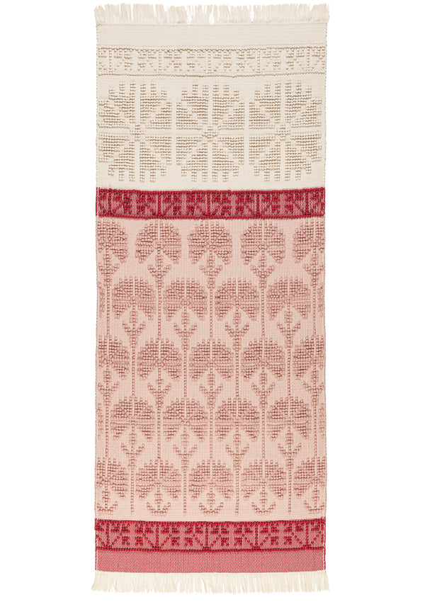 virágmintás rózsaszín szőnyeg gyerekszobába